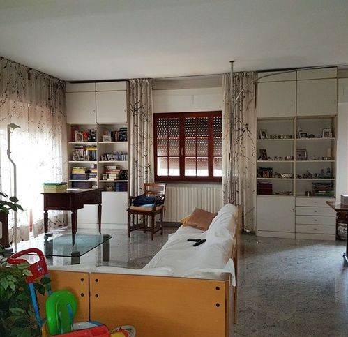 casa indipendente in vendita a Massa