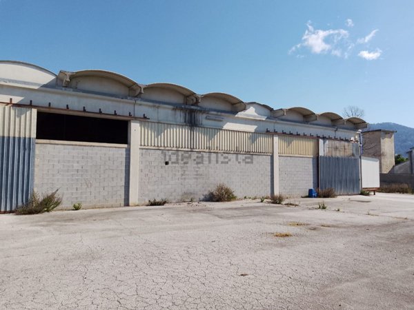 capannone in vendita a Massa