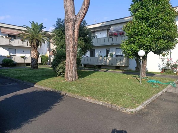 appartamento in vendita a Massa in zona Marina di Massa