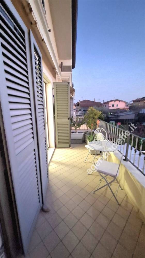 appartamento in vendita a Massa in zona Marina di Massa