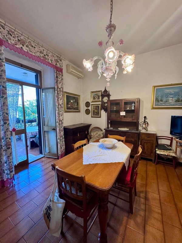 casa indipendente in vendita a Massa in zona Centro Storico