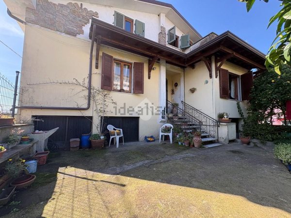 casa indipendente in vendita a Massa in zona Centro Storico