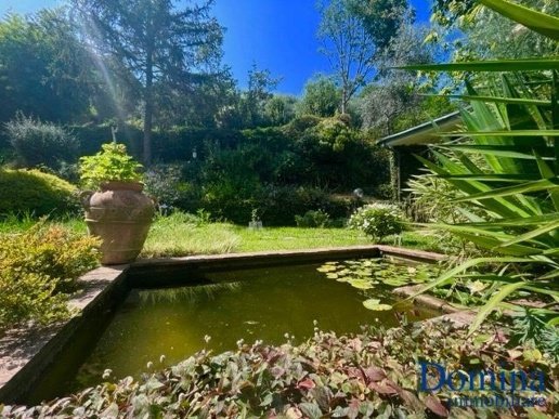 casa indipendente in vendita a Massa in zona Centro Storico