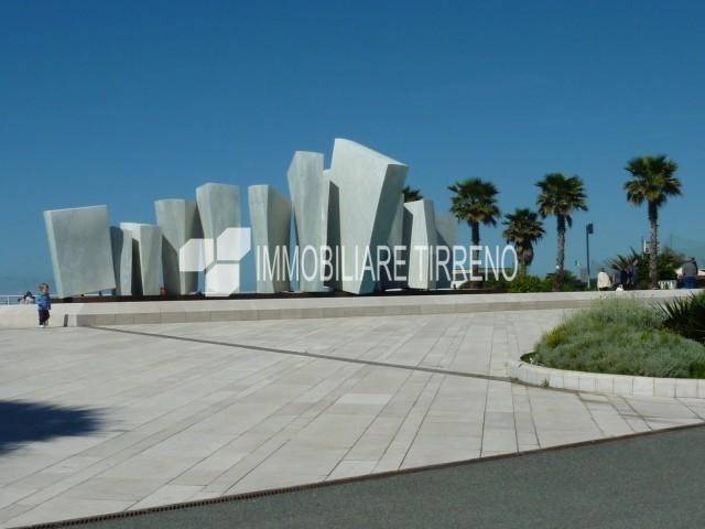 locale commerciale in vendita a Massa in zona Castagnola