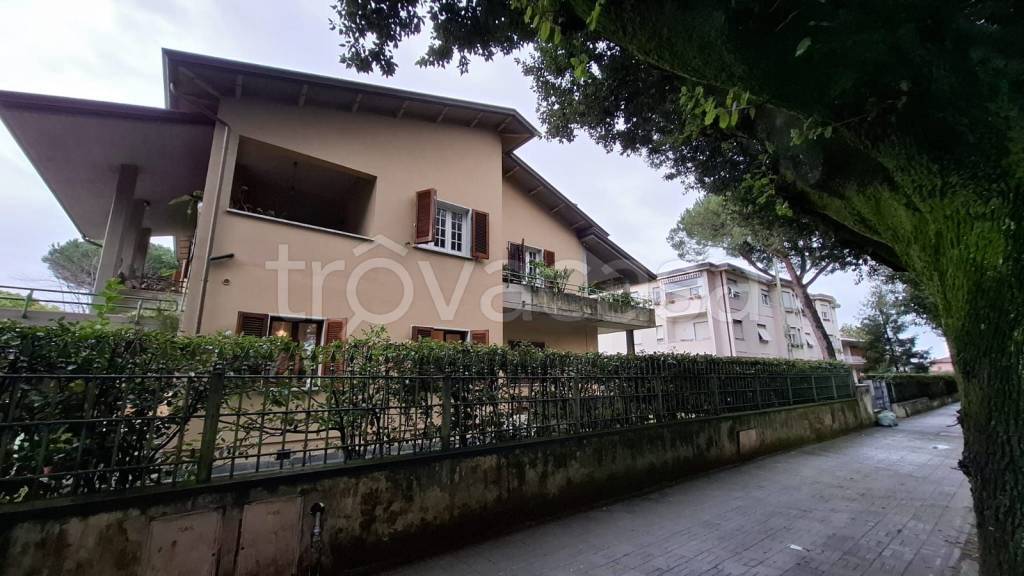 appartamento in vendita a Massa in zona Centro Storico