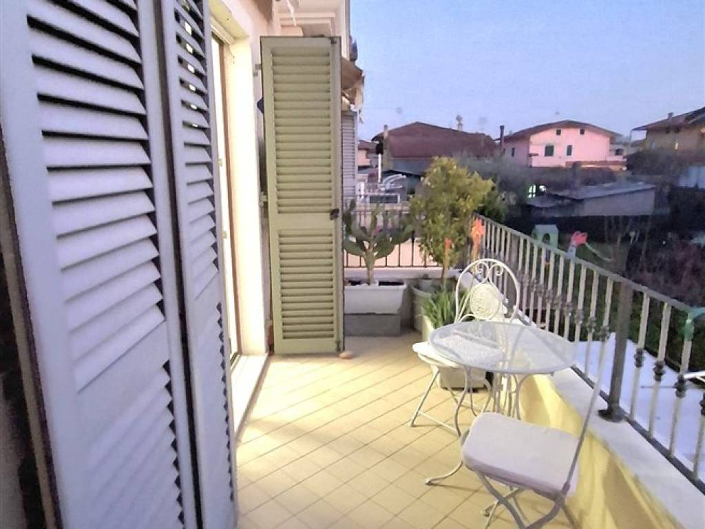 appartamento in vendita a Massa in zona Marina di Massa