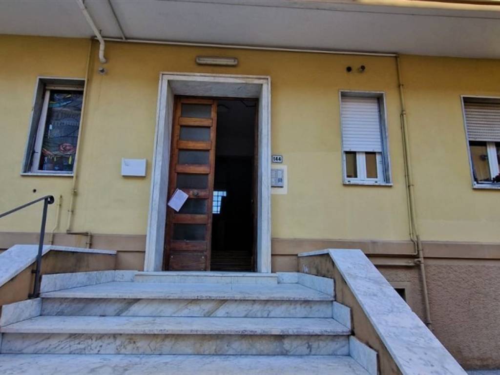 appartamento in vendita a Massa in zona Marina di Massa