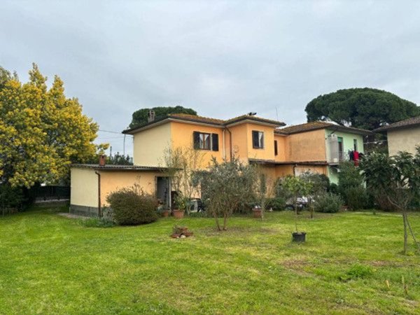 casa indipendente in vendita a Massa