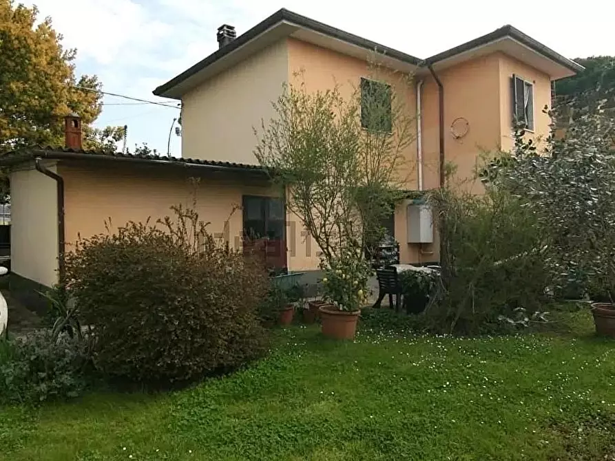 casa indipendente in vendita a Massa