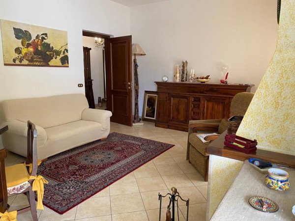 casa indipendente in vendita a Massa in zona Romagnano