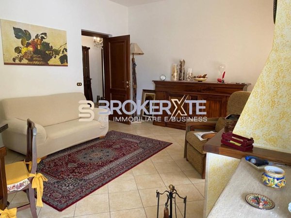casa indipendente in vendita a Massa in zona Romagnano