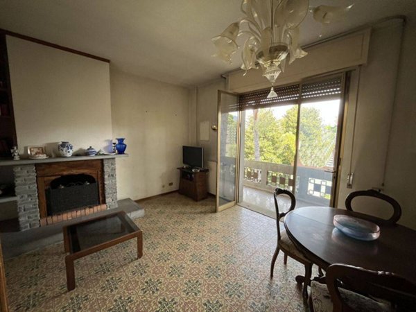 appartamento in vendita a Massa in zona Marina di Massa