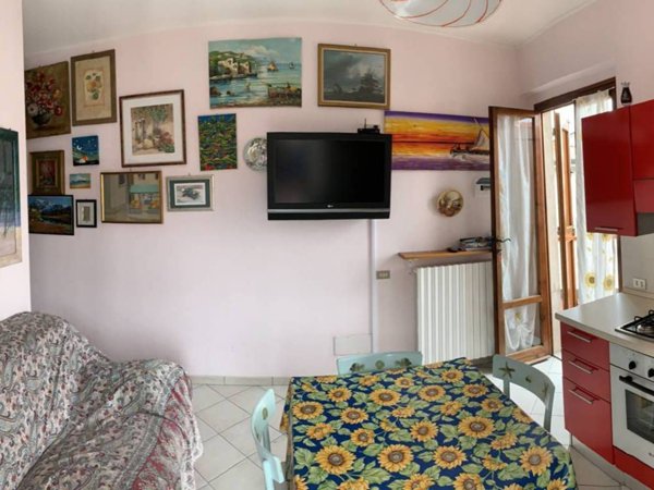 appartamento in vendita a Massa in zona Marina di Massa