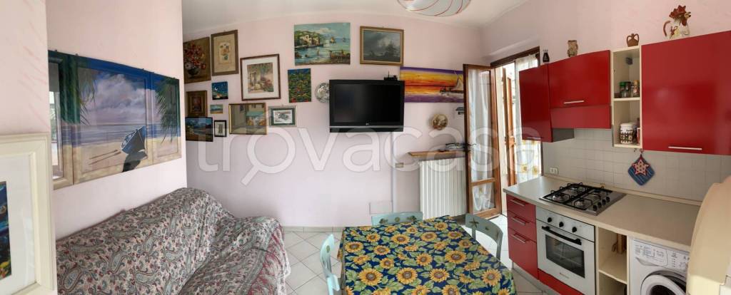 appartamento in vendita a Massa in zona Marina di Massa