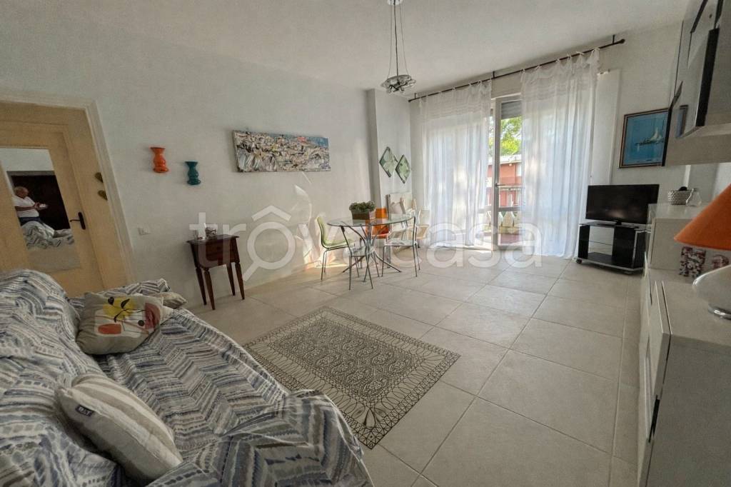 appartamento in vendita a Massa in zona Marina dei Ronchi