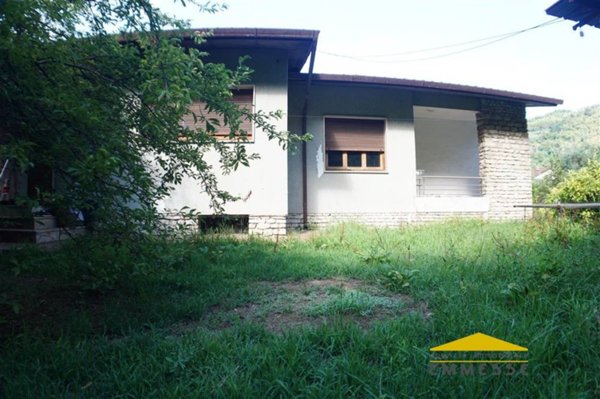 casa indipendente in vendita a Massa in zona Centro Storico