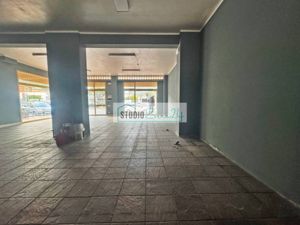 locale commerciale in vendita a Massa in zona Centro Storico