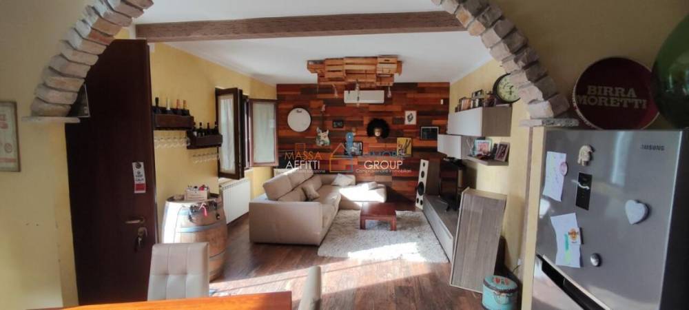 casa indipendente in vendita a Massa