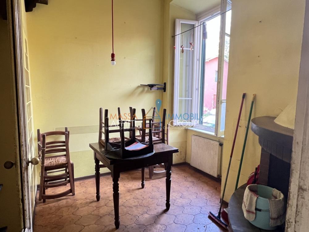 appartamento in vendita a Massa in zona Centro Storico