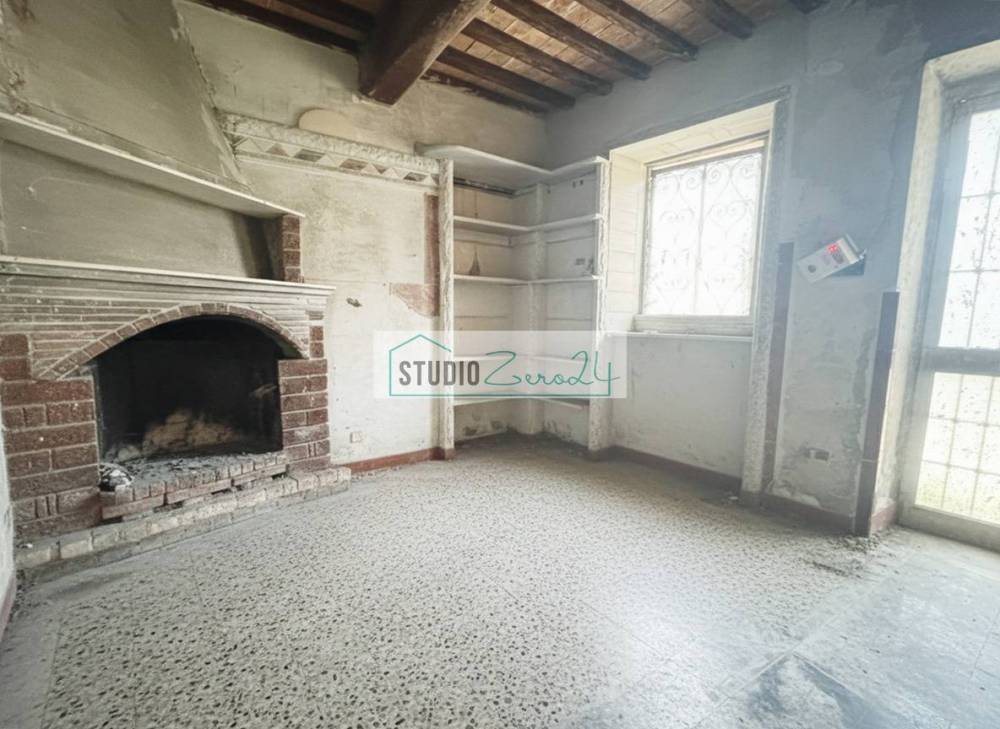 casa indipendente in vendita a Massa