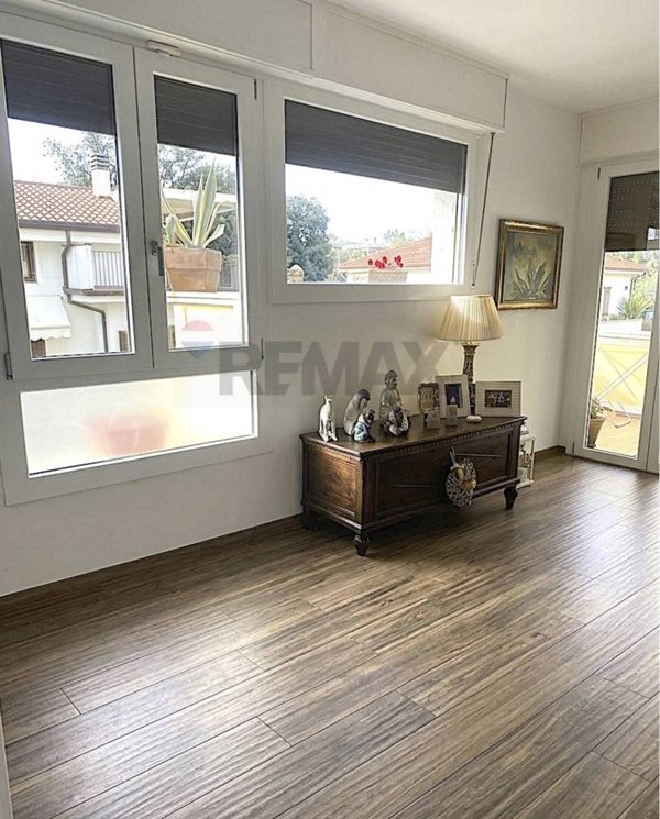 appartamento in vendita a Massa in zona Marina di Massa