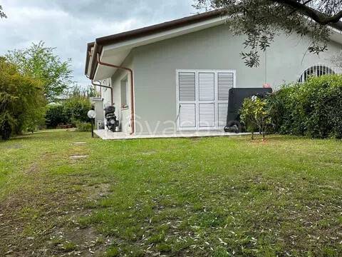 casa indipendente in vendita a Massa in zona Marina di Massa