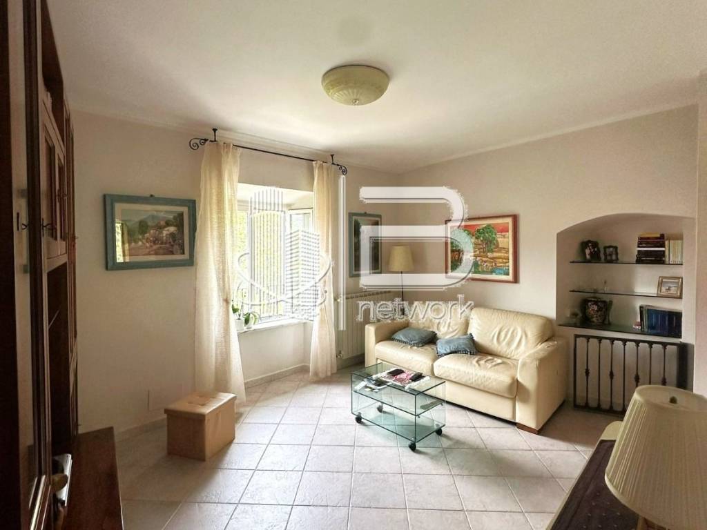 appartamento in vendita a Massa in zona Castagnola