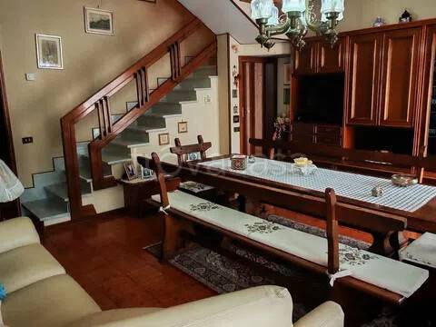 casa indipendente in vendita a Massa in zona Quercioli