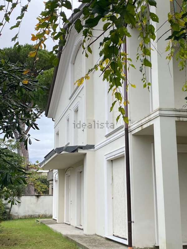 casa indipendente in vendita a Massa in zona Marina dei Ronchi