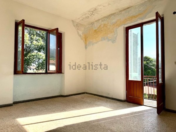 casa indipendente in vendita a Massa in zona Centro Storico