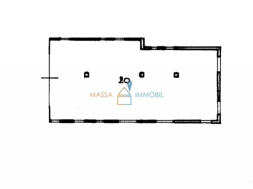 locale di sgombero in vendita a Massa