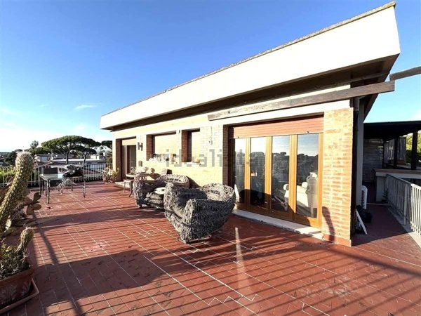 appartamento in vendita a Massa in zona Marina dei Ronchi