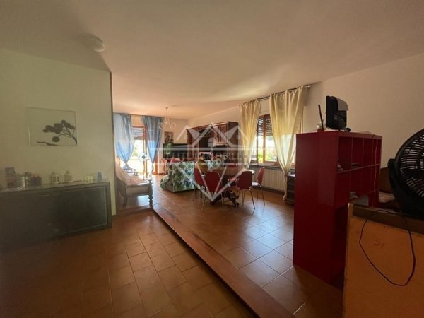appartamento in vendita a Massa in zona Marina di Massa