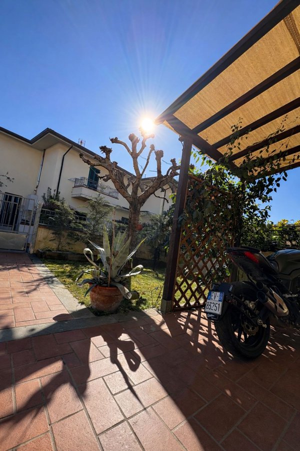 casa indipendente in vendita a Massa