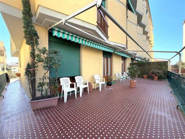 appartamento in vendita a Massa in zona Marina di Massa