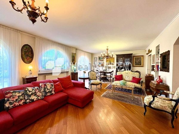 casa indipendente in vendita a Massa in zona Marina di Massa