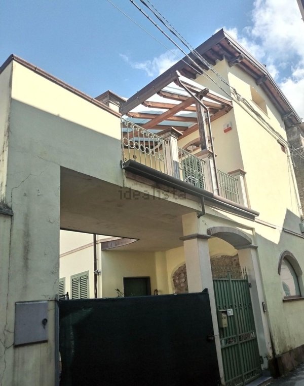 casa indipendente in vendita a Massa in zona Castagnola