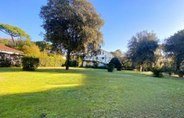 casa indipendente in vendita a Massa in zona Marina dei Ronchi