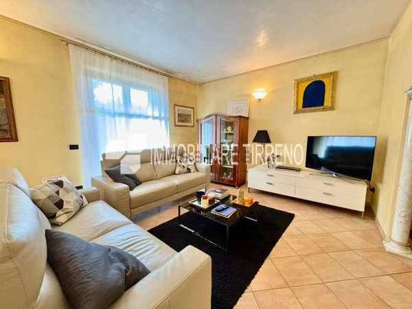 casa indipendente in vendita a Massa