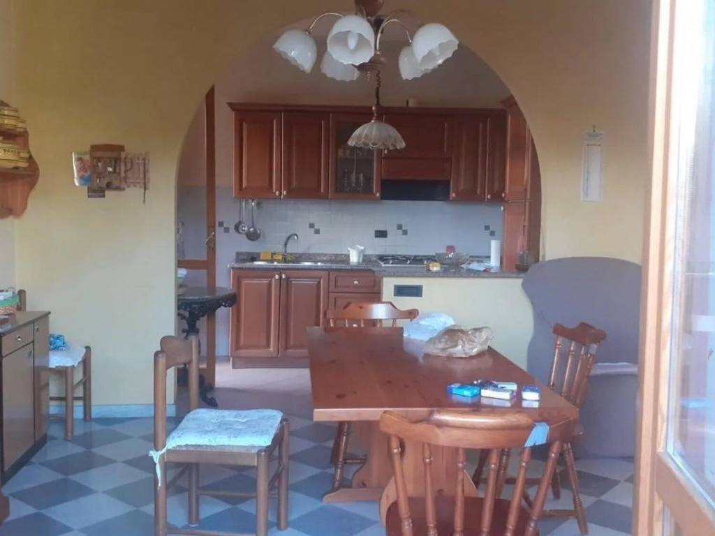 casa indipendente in vendita a Massa in zona Quercioli
