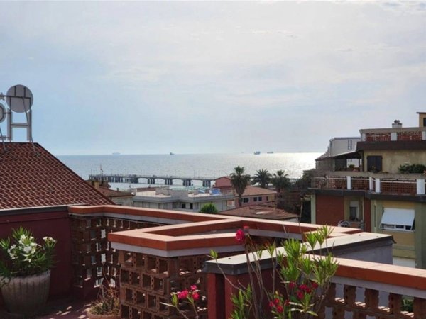 appartamento in vendita a Massa in zona Marina di Massa