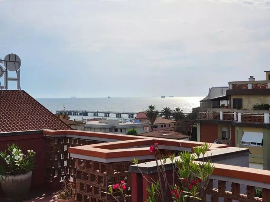 appartamento in vendita a Massa in zona Marina di Massa