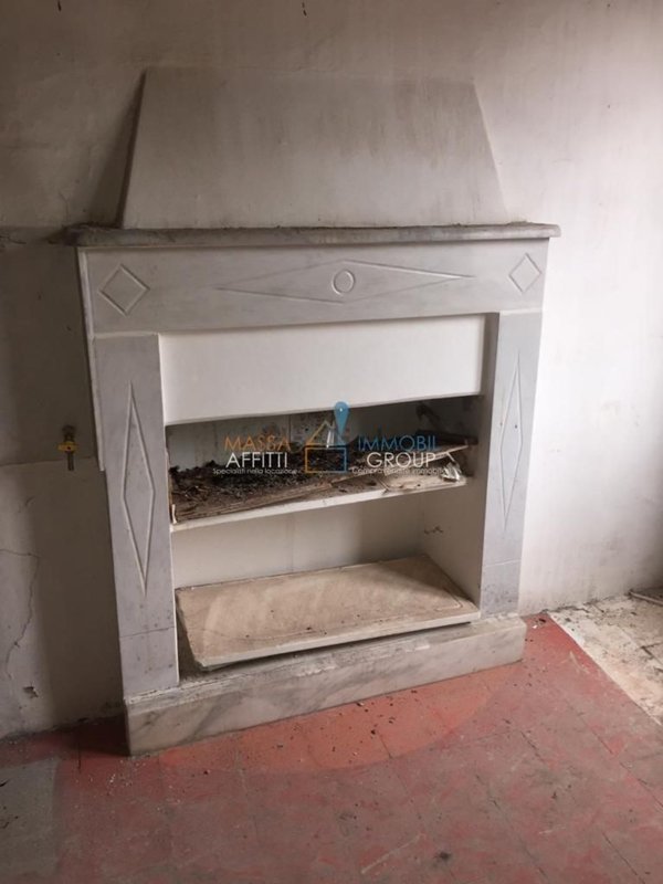 appartamento in vendita a Massa in zona Centro Storico