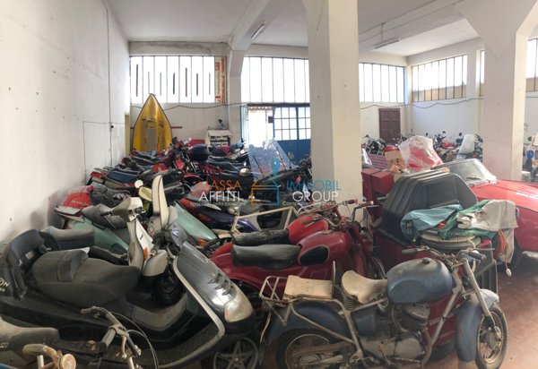 capannone in vendita a Massa