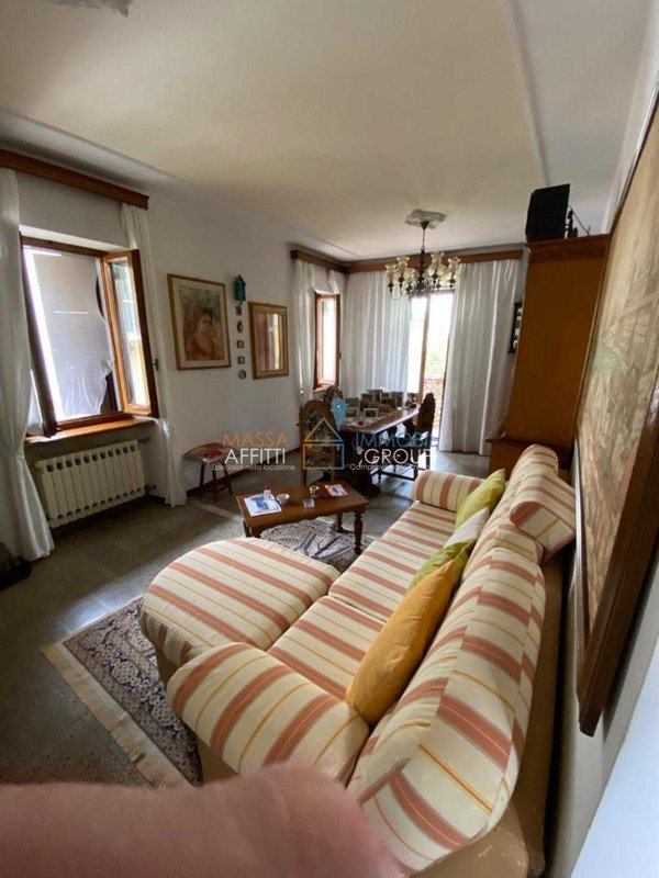 casa indipendente in vendita a Massa