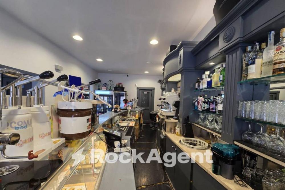 negozio in vendita a Massa in zona Centro Storico