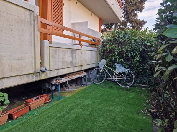 casa indipendente in vendita a Massa in zona Marina dei Ronchi