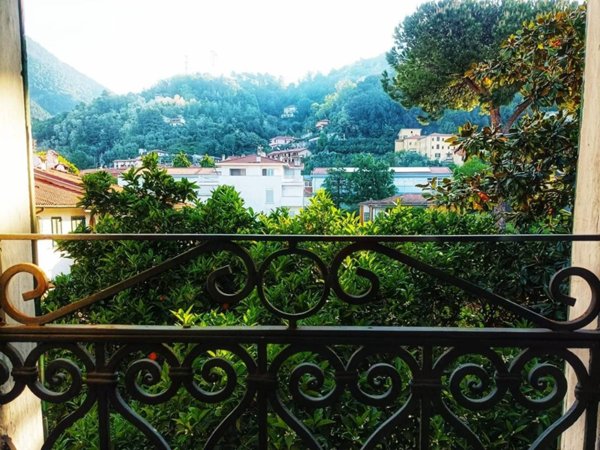 appartamento in vendita a Massa in zona Centro Storico