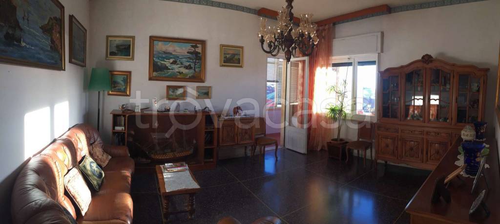 appartamento in vendita a Massa in zona Centro Storico