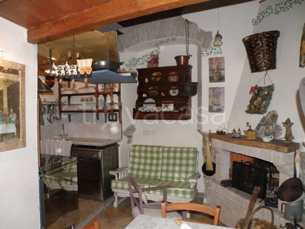 casa indipendente in vendita a Massa in zona Antona